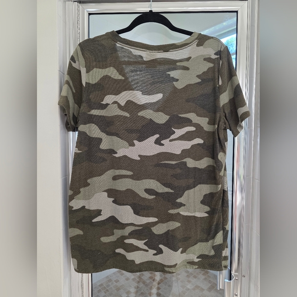 Victoria's Secret Pink  Short Sleeve Camo Tee ** Large  ** - Picture 5 of 5